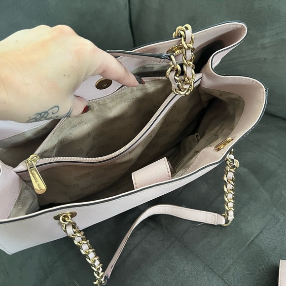 Light baby pink Micheal Kors handbag and matching wallet - Picture 3 of 5